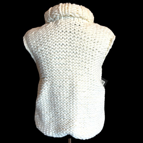 The KARSAAN Hand Knit Sweater - Picture 10 of 12